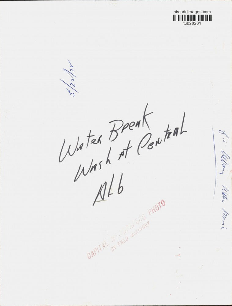 1978 Press Photo Water Main Break at Washington and Central in Albany, New York