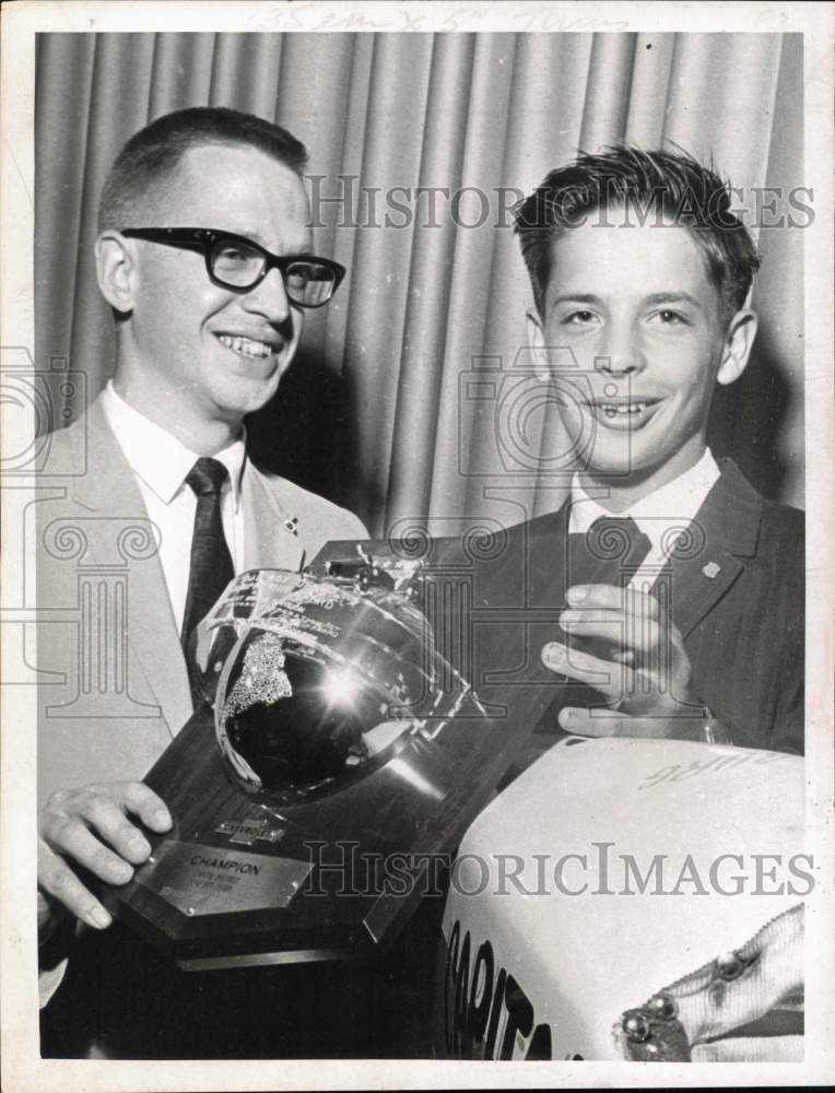 1967 Press Photo Bernard VanDenburg and John Hauf at Soap Box Derby Awards- Historic Images