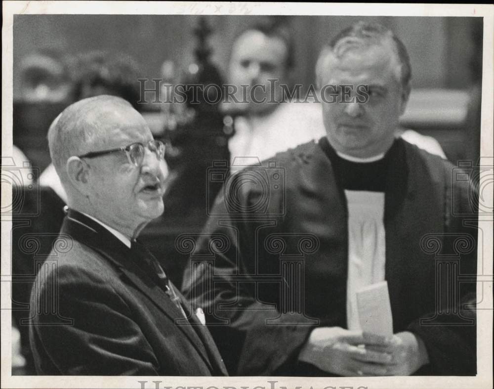 1970 Press Photo Edgar Van Olinda and Reverend Laman Bruner, Albany, New York