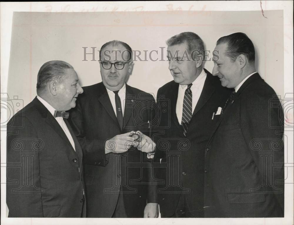 1964 Press Photo Alvin Van Wie with Latham Kiwanis Club Members at Anniversary- Historic Images