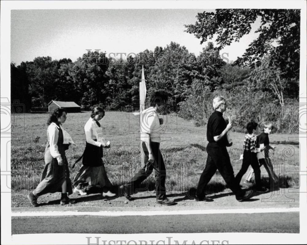 1972 Press Photo Walk of Prayer Participants on Street in Albany, New York