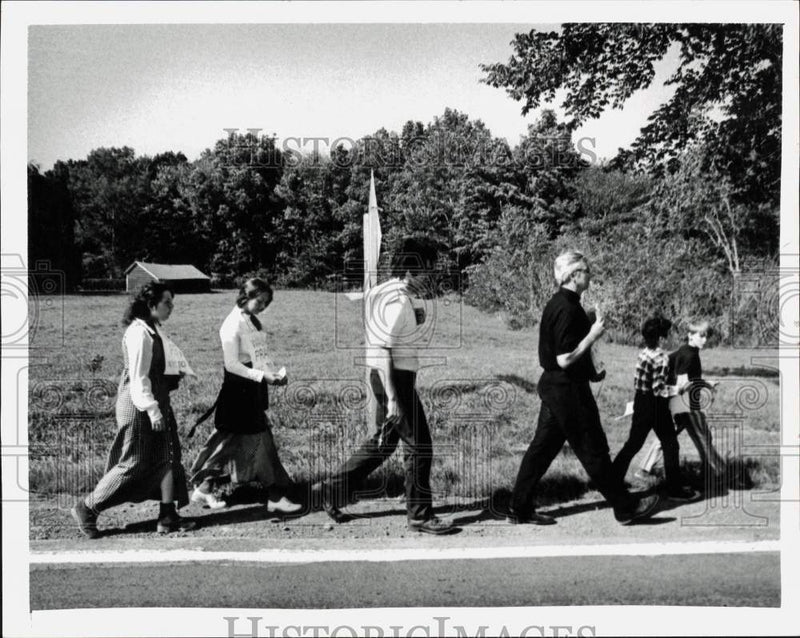 Load image into Gallery viewer, 1972 Press Photo Walk of Prayer Participants on Street in Albany, New York
