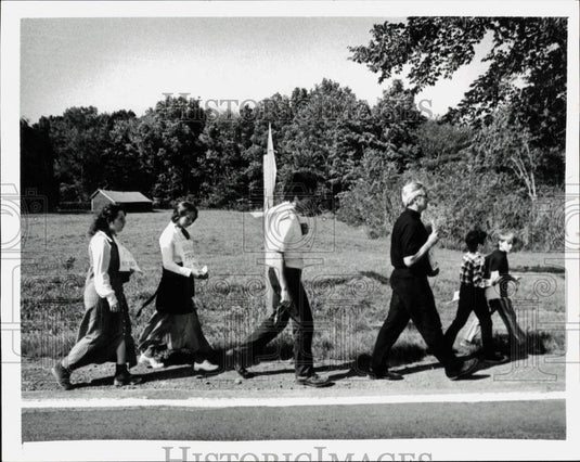 1972 Press Photo Walk of Prayer Participants on Street in Albany, New York