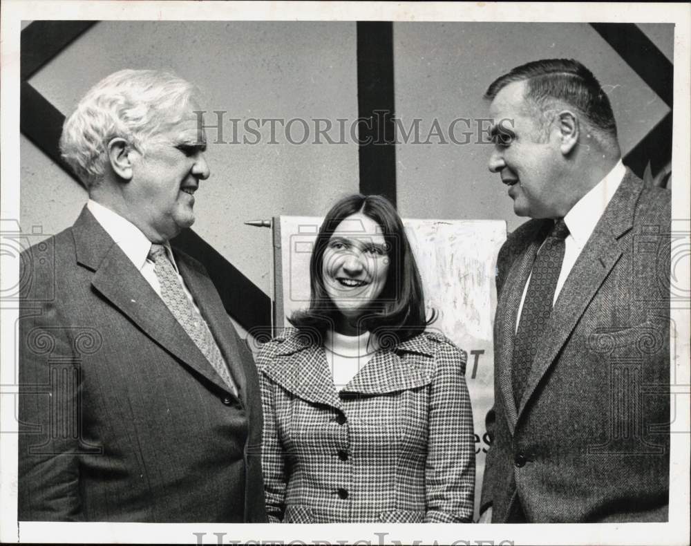 1973 Press Photo Dr. Albert H. Harris with Peter Kiernan and Mrs. Ronald Weiss