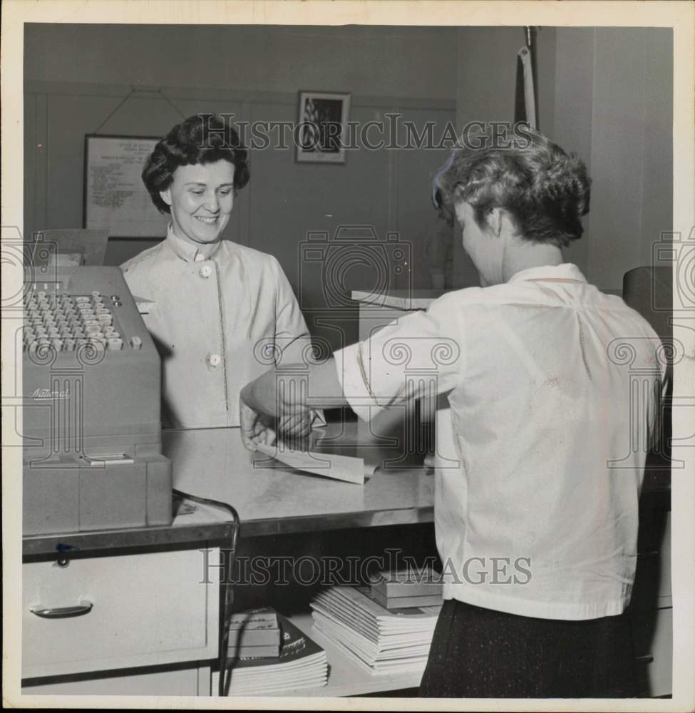 1962 Press Photo Mrs. Anthony Russo and Mary Harrington at IRS Headquarters- Historic Images