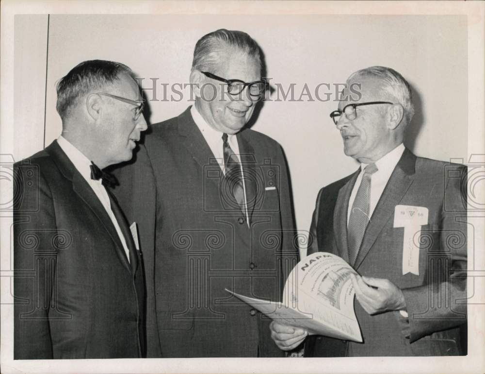 1968 Press Photo Hollis E. Harrington with Colleagues - tub34142- Historic Images