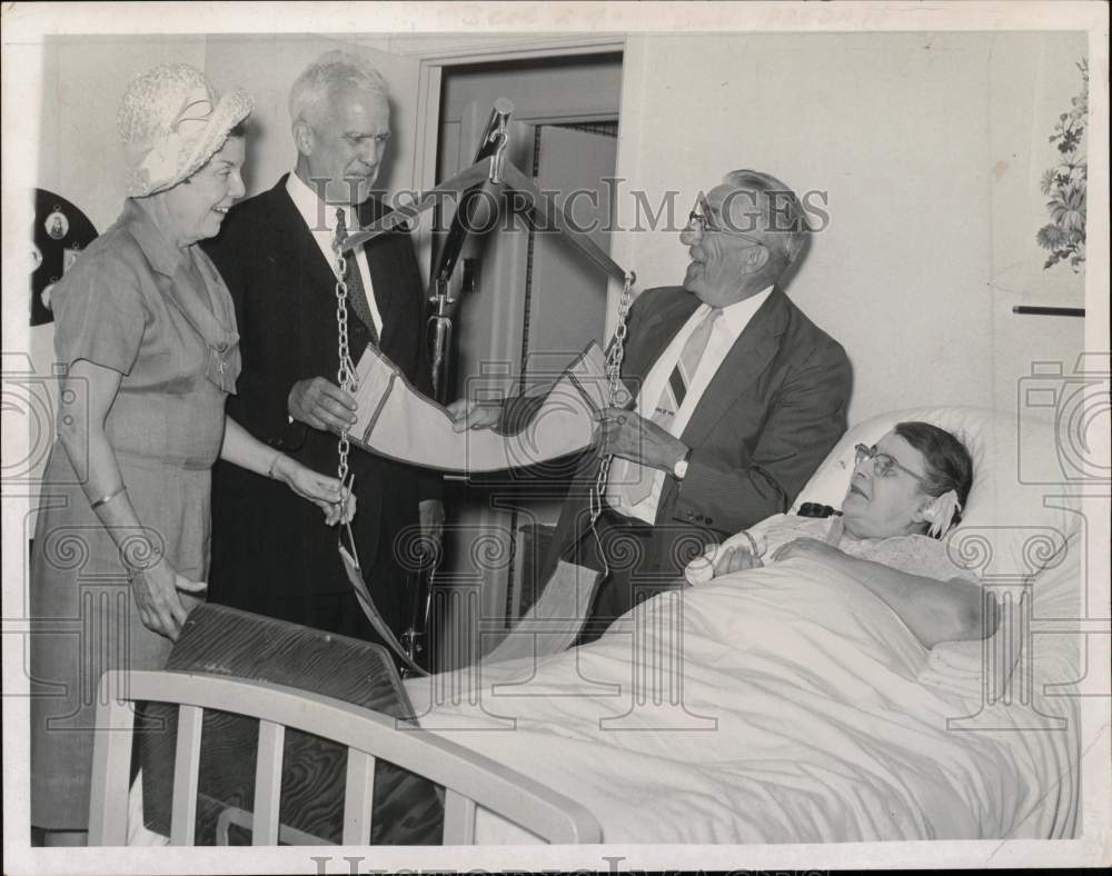 1965 Press Photo Dr. Albert Harris with Patient and Muscular Sclerosis Officials- Historic Images