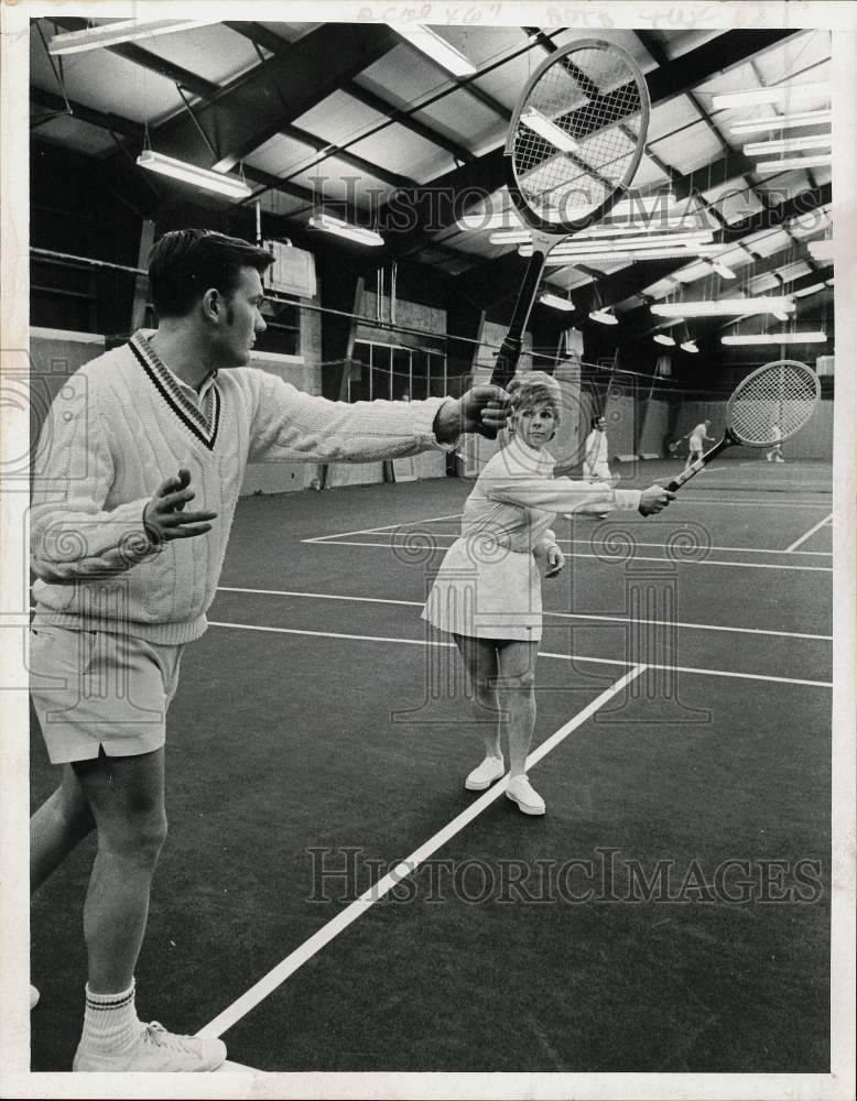 1970 Press Photo Bruce Negri and Mrs. Lee Aronowitz at Tri City Racquet Club- Historic Images