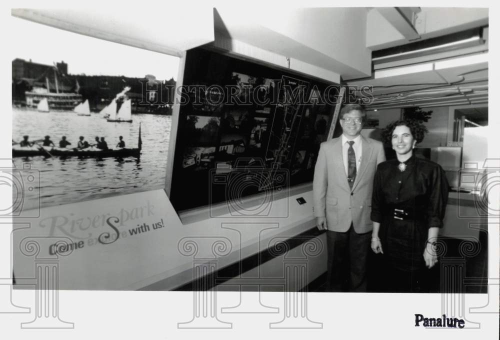 1992 Press Photo Lucy Larner and Carl Kopecky at Rivers Park Visitors Center- Historic Images