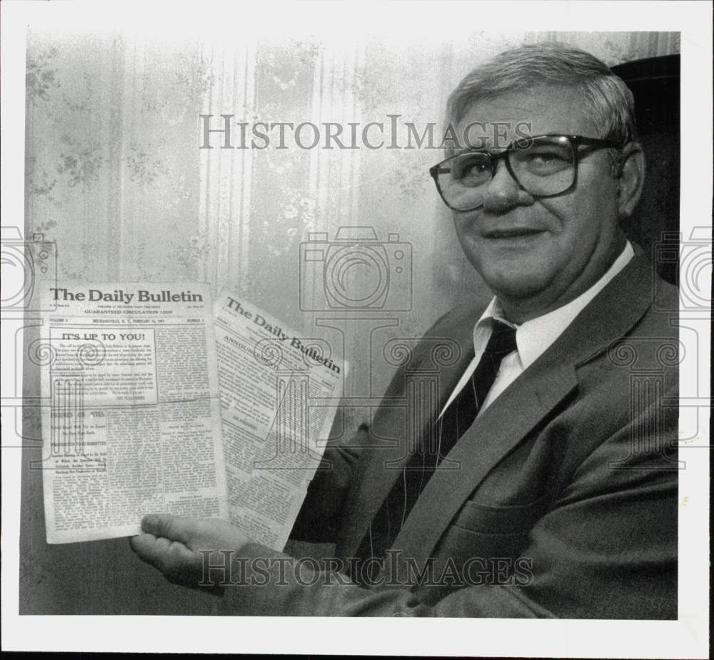 1992 Press Photo Edward Vickery holds two editions of defunct newspaper.- Historic Images