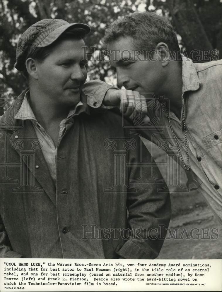 1968 Press Photo Screenwriter Donn Pearce and actor Paul Newman confer- Historic Images