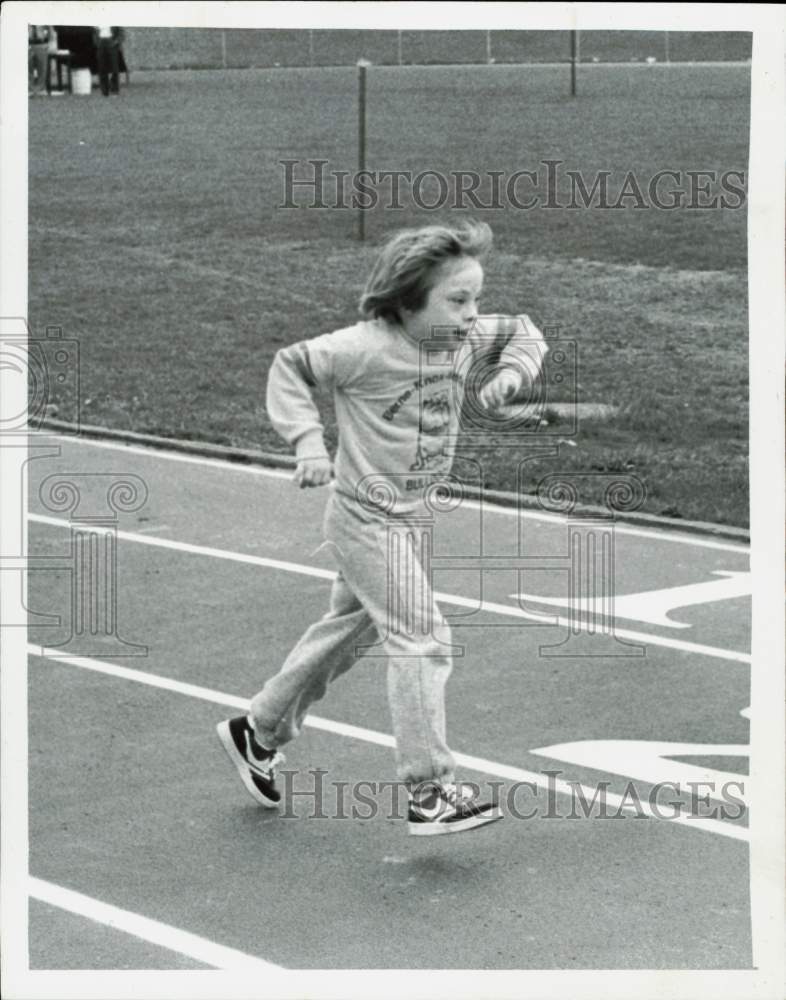 1983 Press Photo Kent Walls of Berne-Knox-Westerlo finishes 100-meter dash in NY- Historic Images