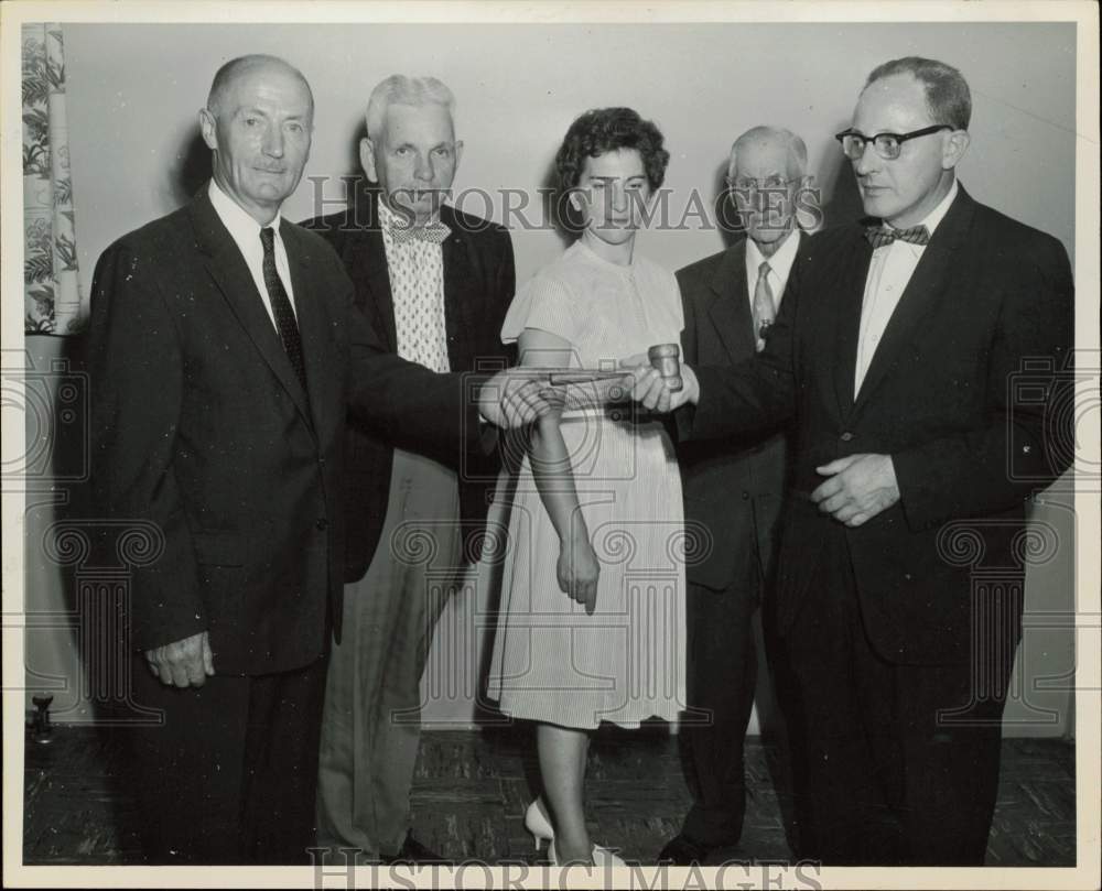 1963 Press Photo Guilderland School &amp; Town Improvement Assoc. members in Meeting- Historic Images