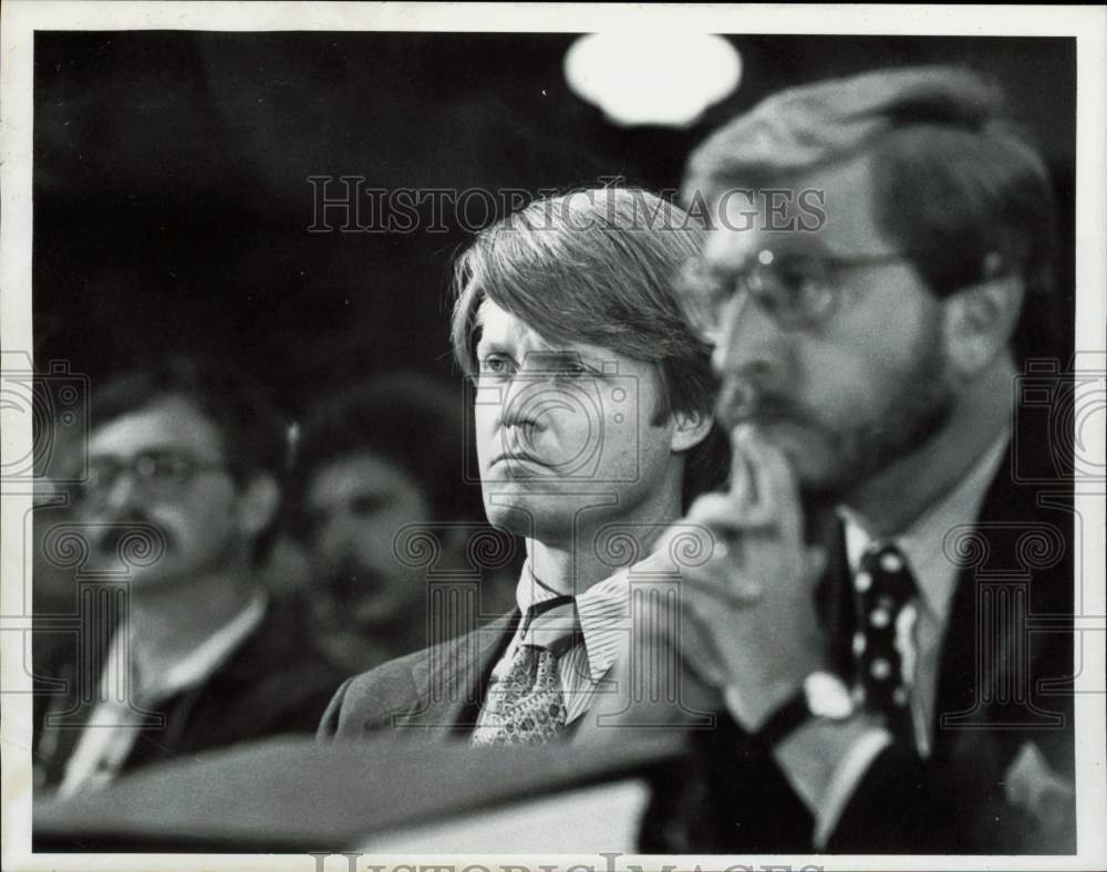 1974 Press Photo Robert Sproul, Donald Snider listen intently at a meeting in NY- Historic Images