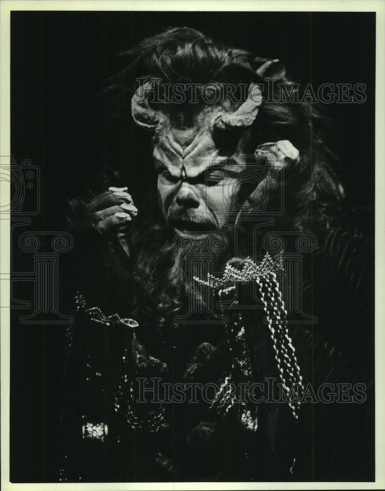 1996 Press Photo David Bunce stars in Beauty and The Beast, Troy, New York- Historic Images