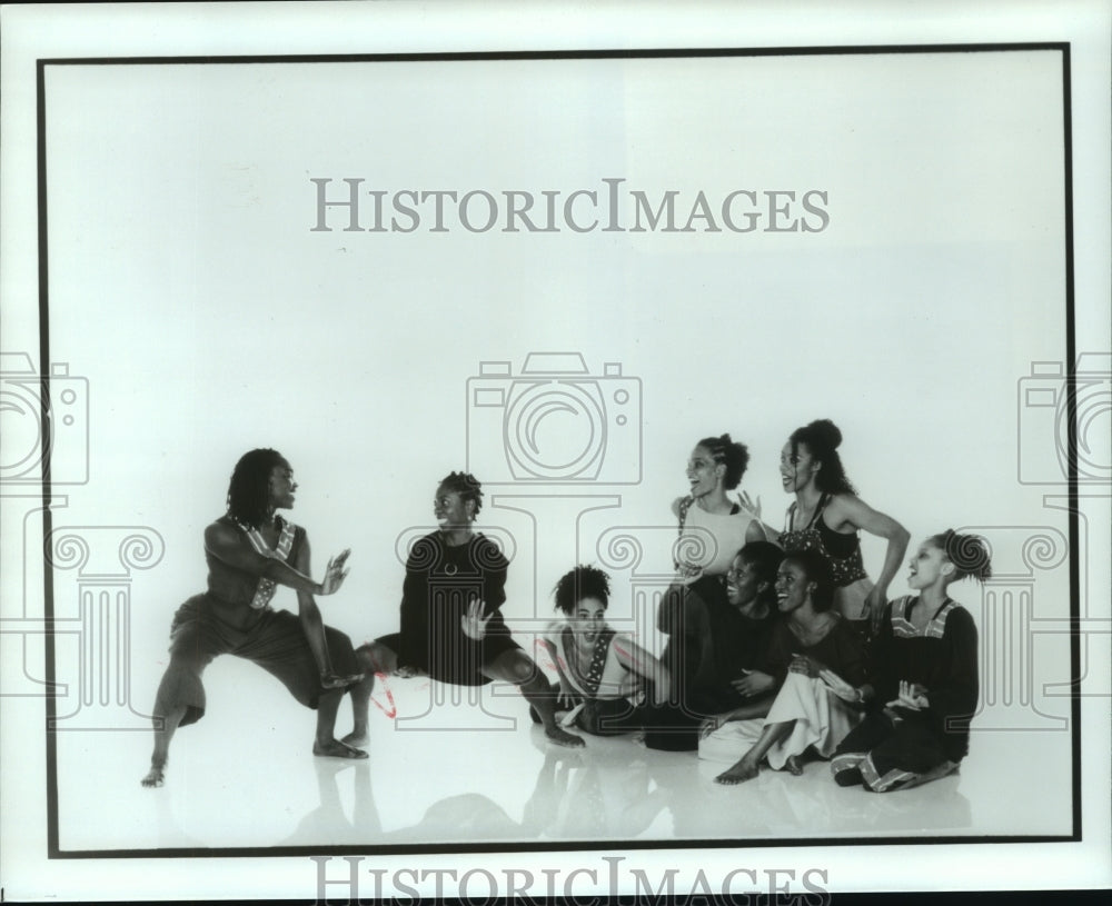 Press Photo Urban Bush Women dance group poses for photo - tup01018