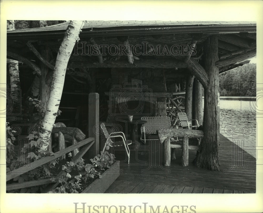Press Photo Boat house at Top Ridge in New York - tup01109