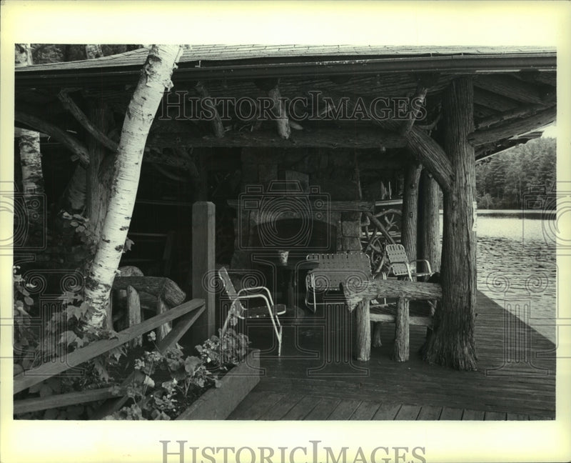 Load image into Gallery viewer, Press Photo Boat house at Top Ridge in New York - tup01109
