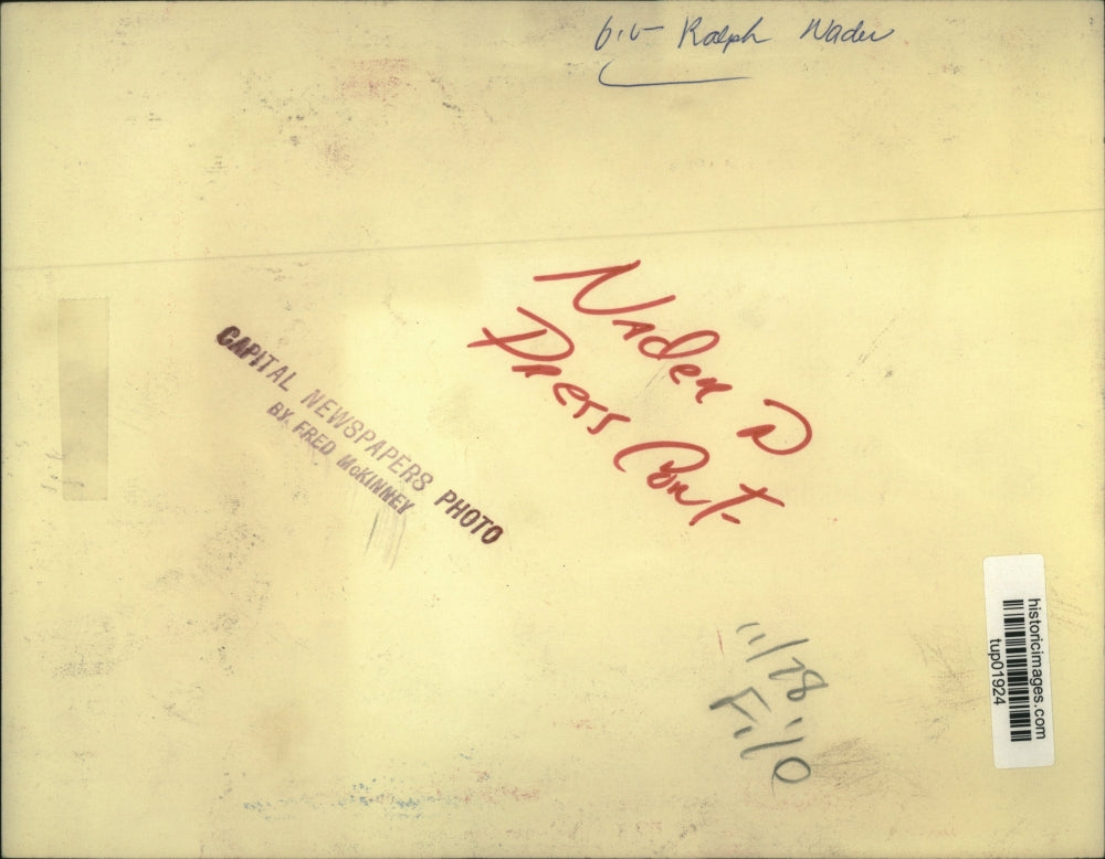 1978 Press Photo Ralph Nader speaks to the press in Albany, New York - tup01924