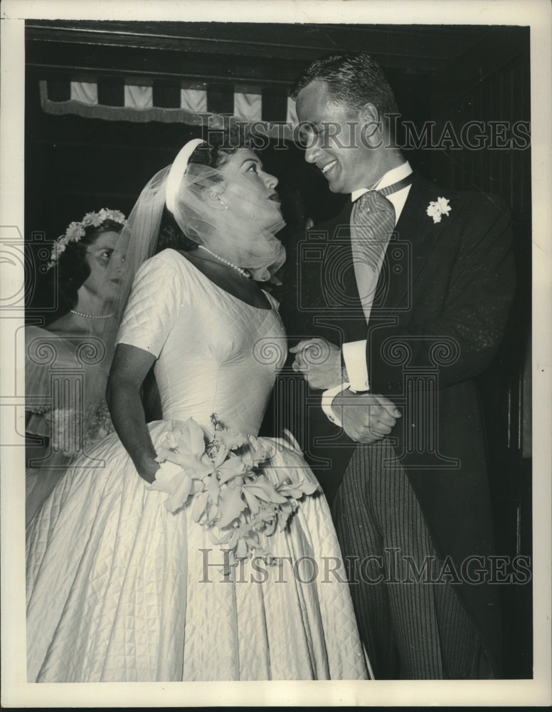 1952 Press Photo Director Robert Schuler & bride, opera star Patrince Munsel- Historic Images
