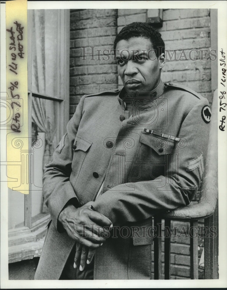 Press Photo Paul Winfield in scene from Roots - The Next Generations om ABC-TV- Historic Images