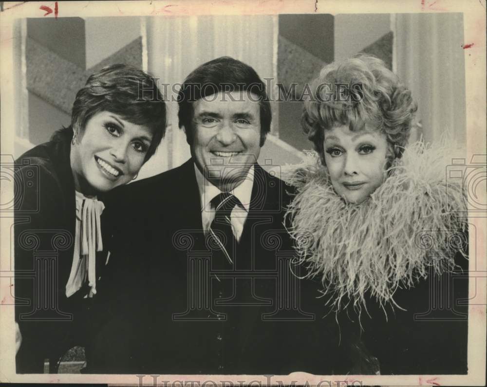 1979 Press Photo Mary Tyler Moore, Mike Douglas & Lucille Ball on CBS Television- Historic Images