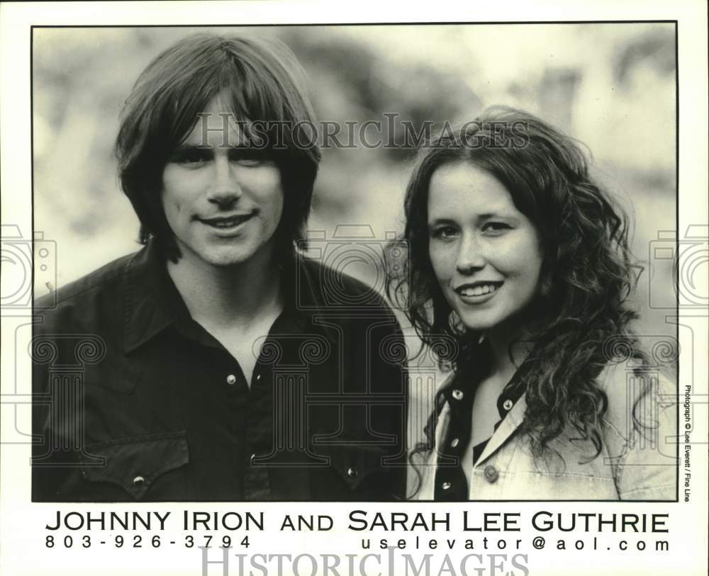 2002 Press Photo Musical artists Johnny Irion and Sarah Lee Guthrie - tup03212- Historic Images