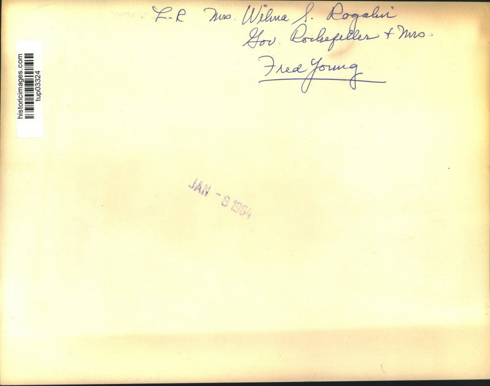 1964 Press Photo New York Governor Nelson Rockefeller mingles with group