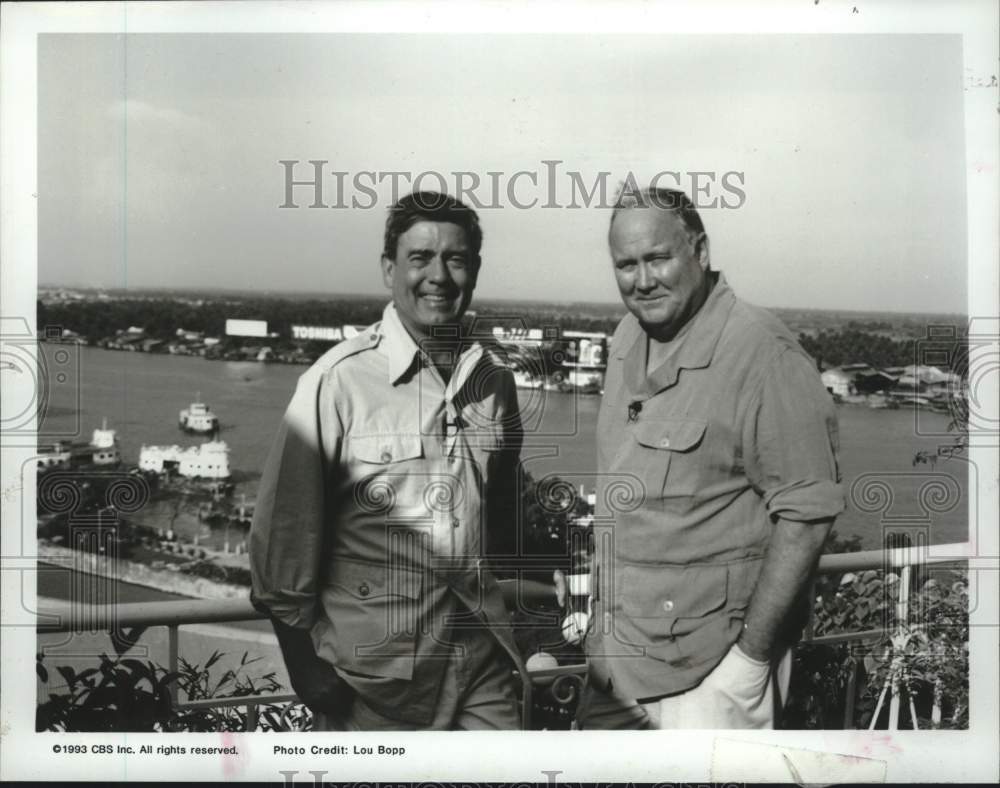 1993 Press Photo Dan Rather with General H. Norman Schwarzkopf in Vietnam- Historic Images