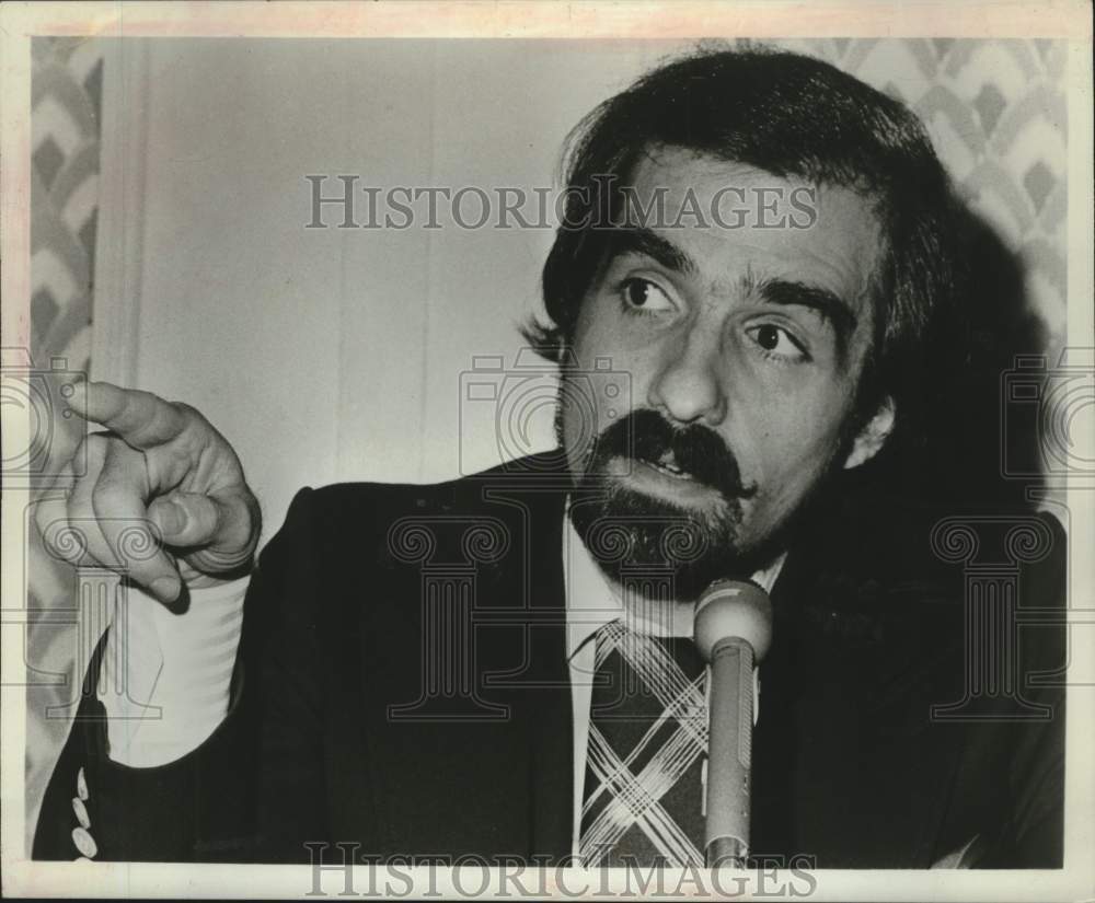1977 Press Photo Director Martin Scorsese holds press conference - tup03351- Historic Images