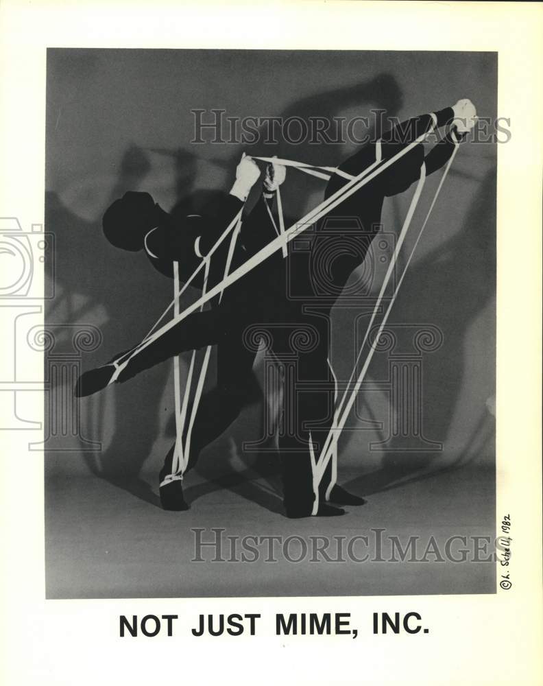 1982 Press Photo Performance artists Not Just Mime, Inc. - tup03445- Historic Images