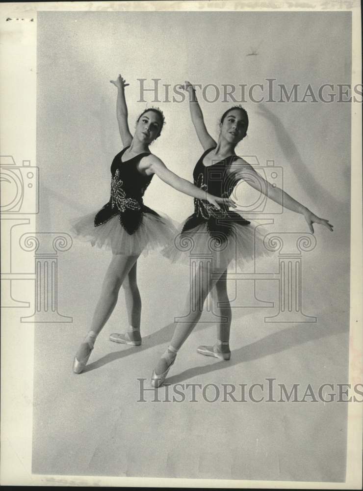 1975 Press Photo Susan Lupi &amp; Andrea Luis dance The Nutcracker in New York- Historic Images