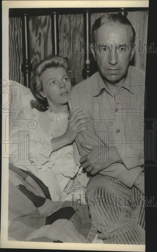 1958 Press Photo Lloyd Nelson with costar in scene from television show