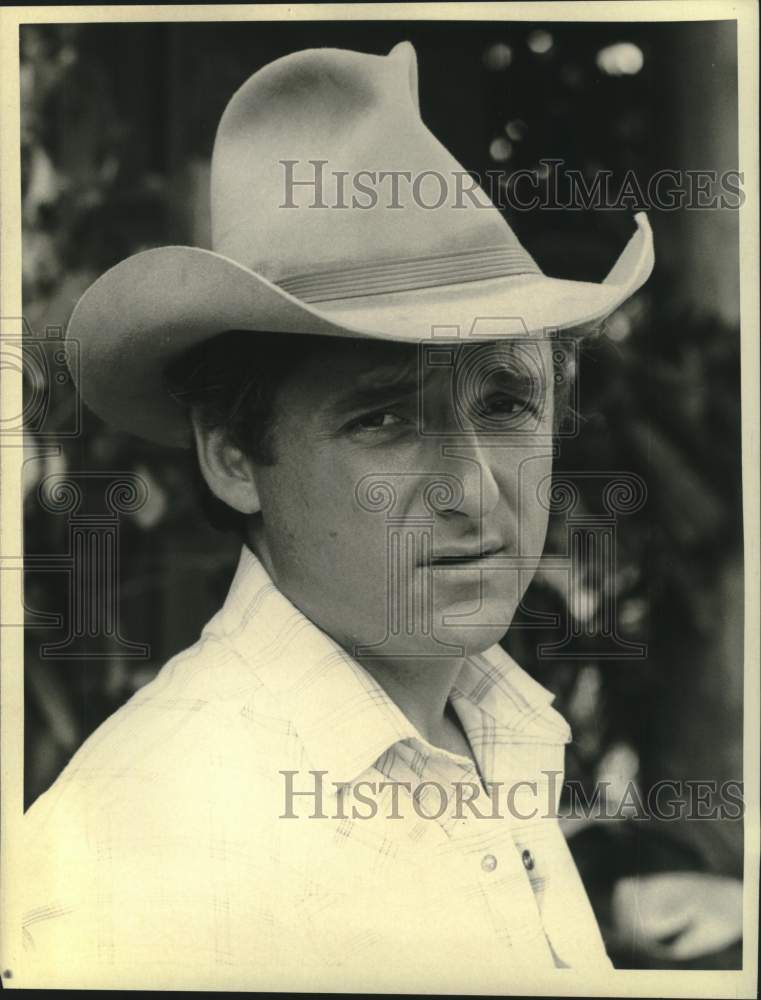 1981 Press Photo James Whitmore Jr. guest stars on "Magnum, P. I." on CBS- Historic Images