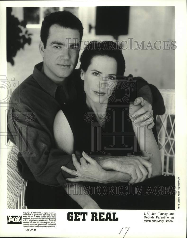 1999 Press Photo John Tenney &amp; Debrah Farentino costar in &quot;Get Real&quot; on Fox- Historic Images