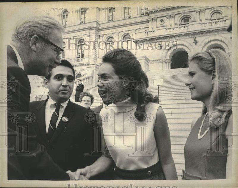 Load image into Gallery viewer, 1968 Press Photo Julie &amp; Tricia Nixon, daughters of Richard Nixon, in Albany, NY
