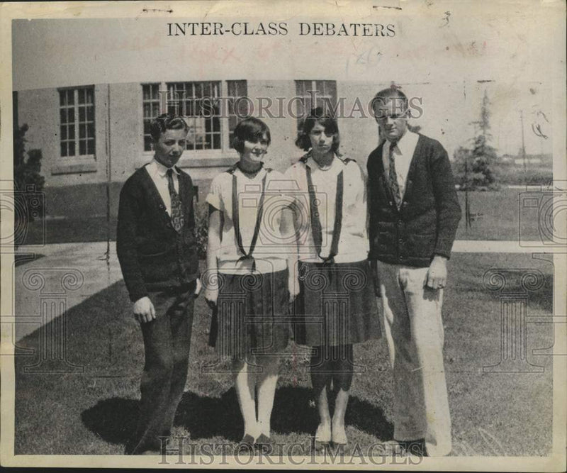 Load image into Gallery viewer, 1960 Press Photo Patricia (Thelma) Ryan Nixon, Excelsior High School, California
