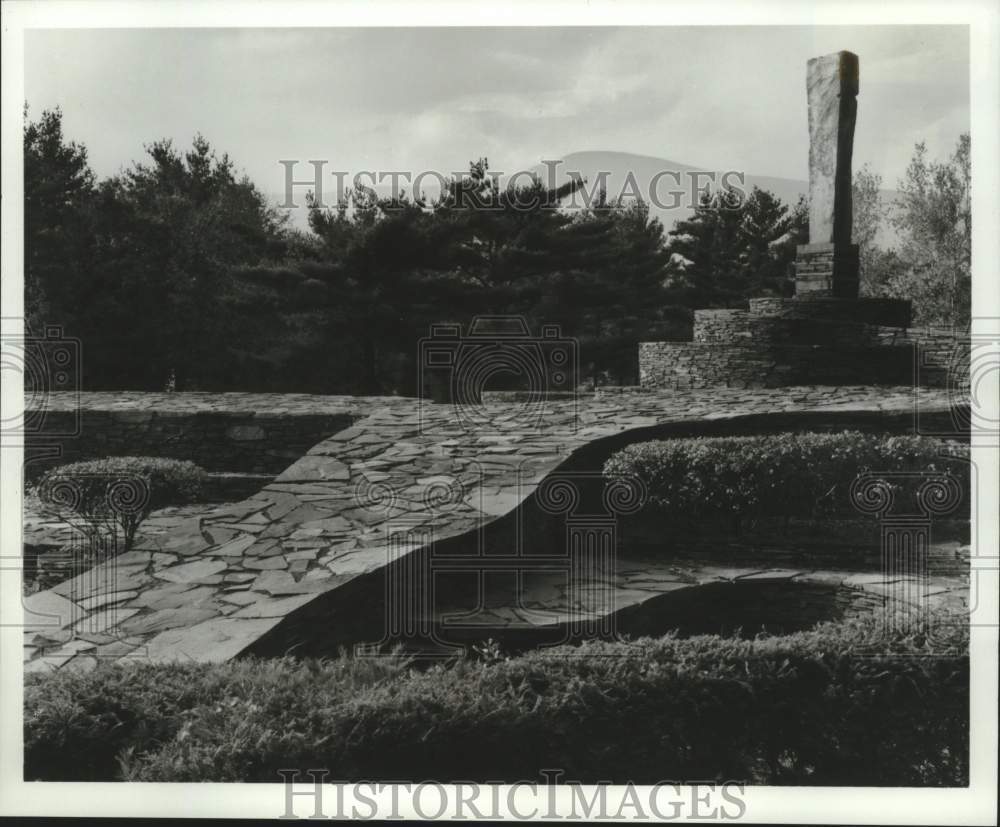 1989 Press Photo Harvey Fite&#39;s quarry sculpture, Opus 40, Saugerties, New York- Historic Images