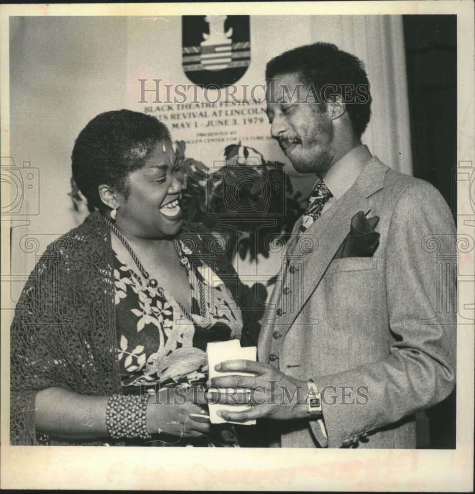 1979 Press Photo Singer Odetta with Theatre Director Mical Whitaker in New York- Historic Images