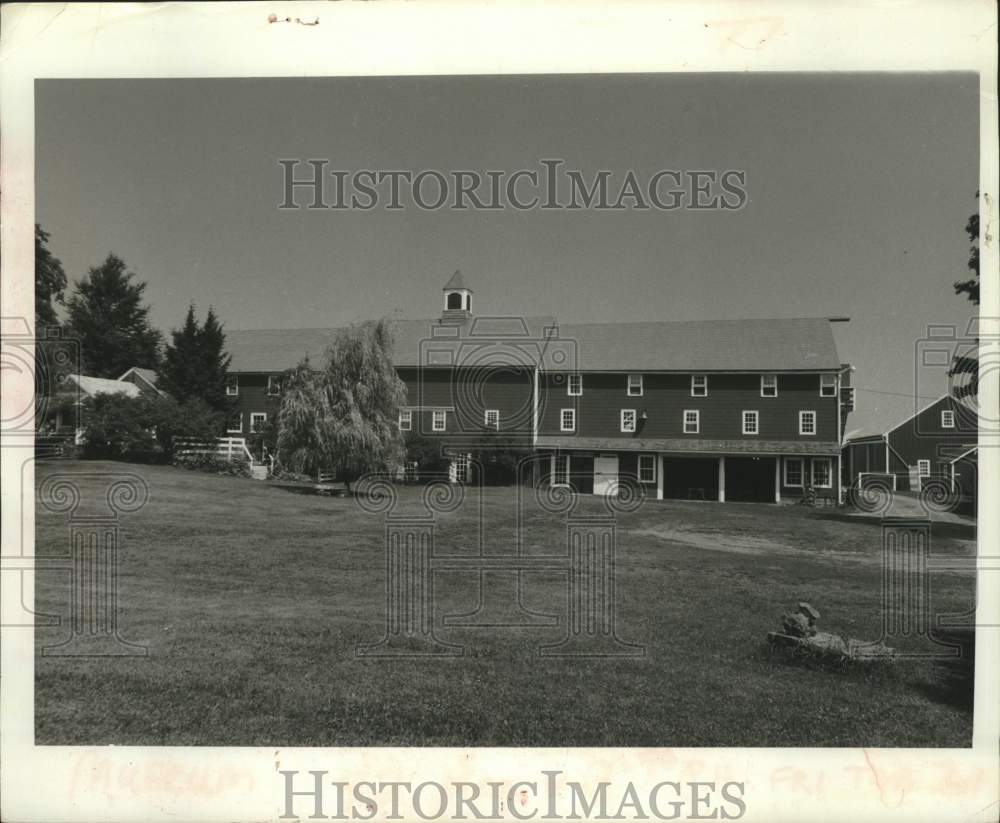 1976 Press Photo Rear courtyard area, Shaker Museum, Old Chatham, New York- Historic Images