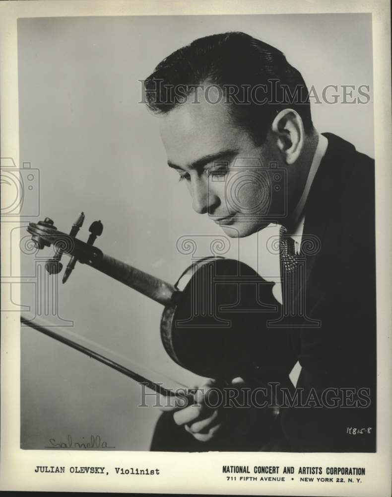 Load image into Gallery viewer, 1954 Press Photo Violinist Julian Olevsky - tup04842

