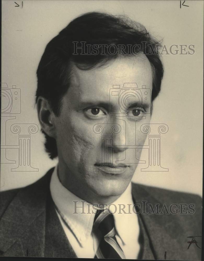 1985 Press Photo Actor James Woods, star of "Badge of the Assassin" - tup05000- Historic Images