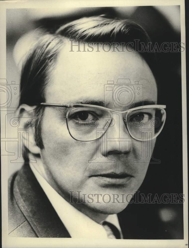 1980 Press Photo Correspondent Bruce Morton covers 1980 election on CBS- Historic Images