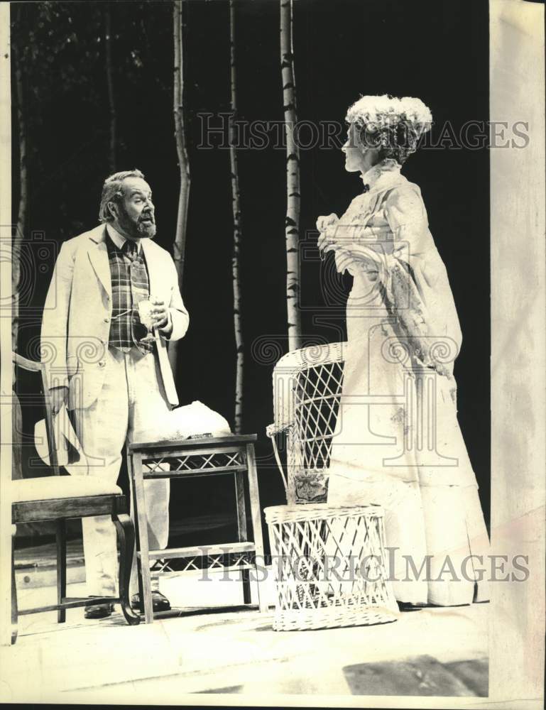 1975 Press Photo Alexander Scourby & Lori March on stage in New York - tup05249- Historic Images