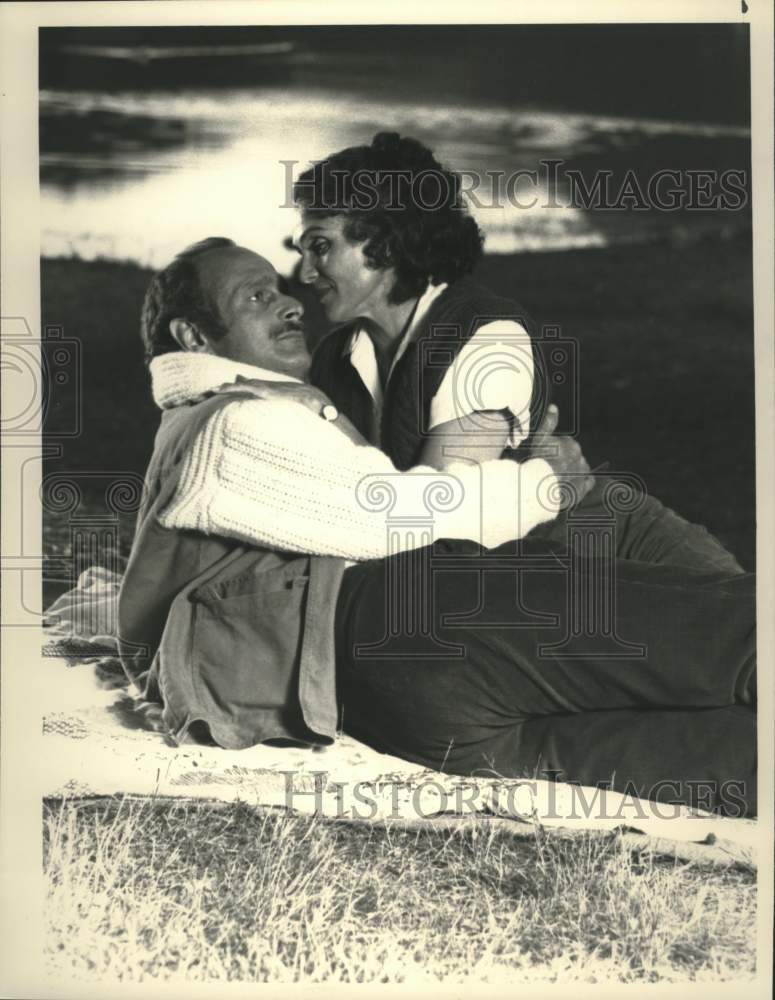 1988 Press Photo Valerie Harper & Gerald McRaney in "The People Across The Lake"- Historic Images