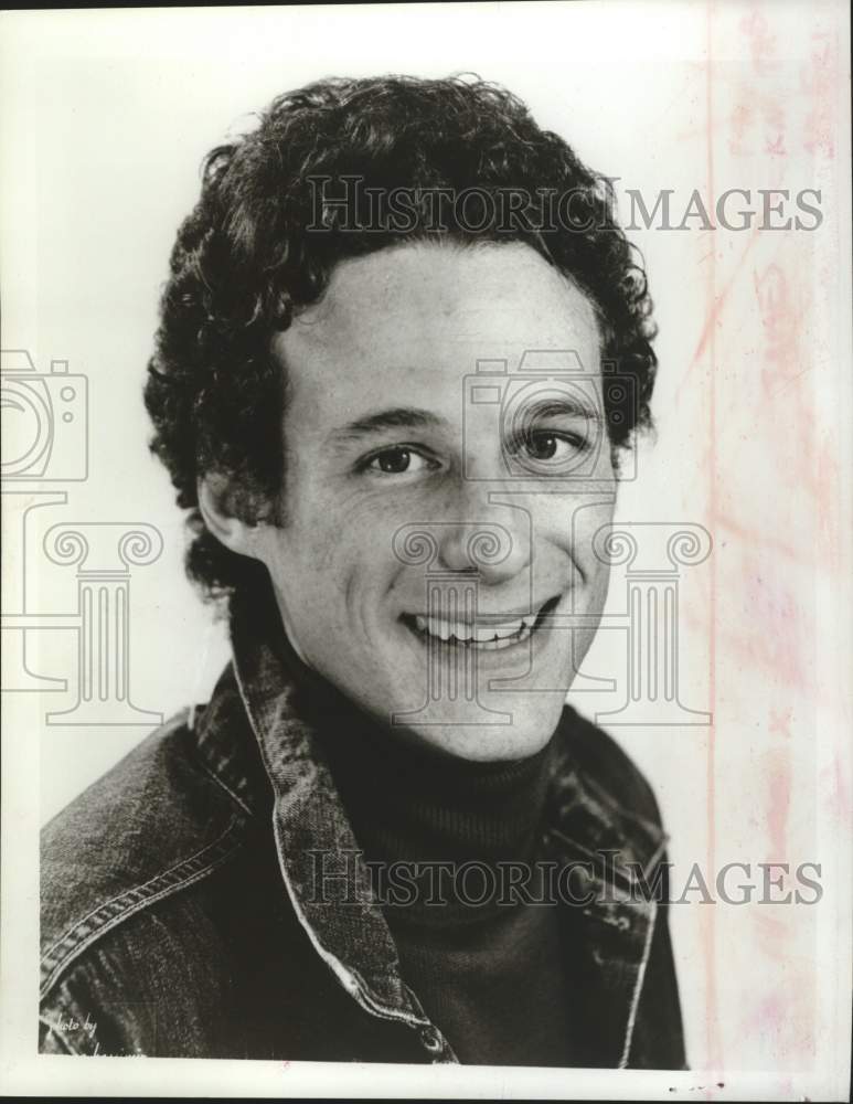 1977 Press Photo Actor James Selby - tup05753- Historic Images