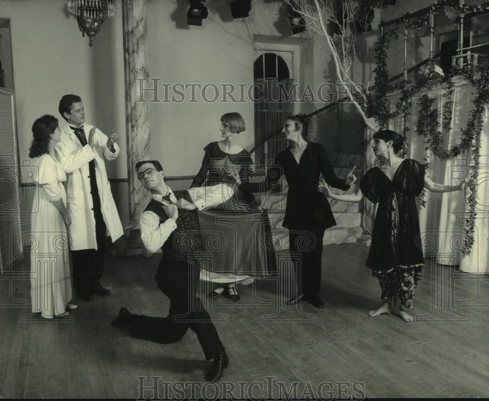 1989 Press Photo Music-Theatre Group performs on stage in Massachusetts- Historic Images