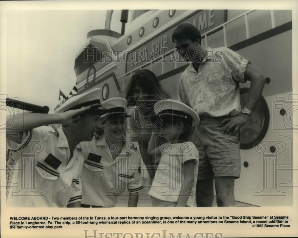 1992 Press Photo Sesame Place theme park performers greet guests in Pennsylvania- Historic Images