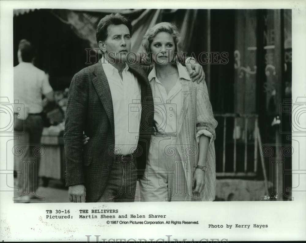 1987 Press Photo Helen Shaver &amp; Martin Sheen costar in &quot;The Believers&quot;- Historic Images