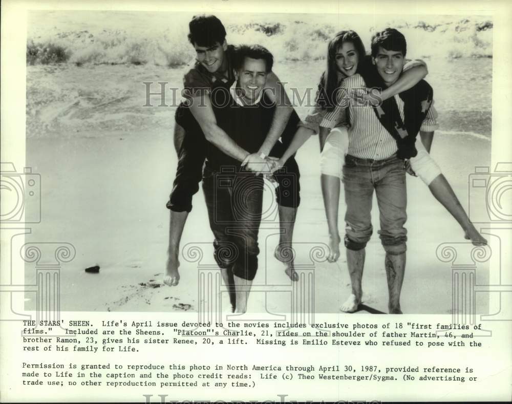 1987 Press Photo Martin Sheen with children Charlie, Ramon &amp; Renee - tup06078- Historic Images